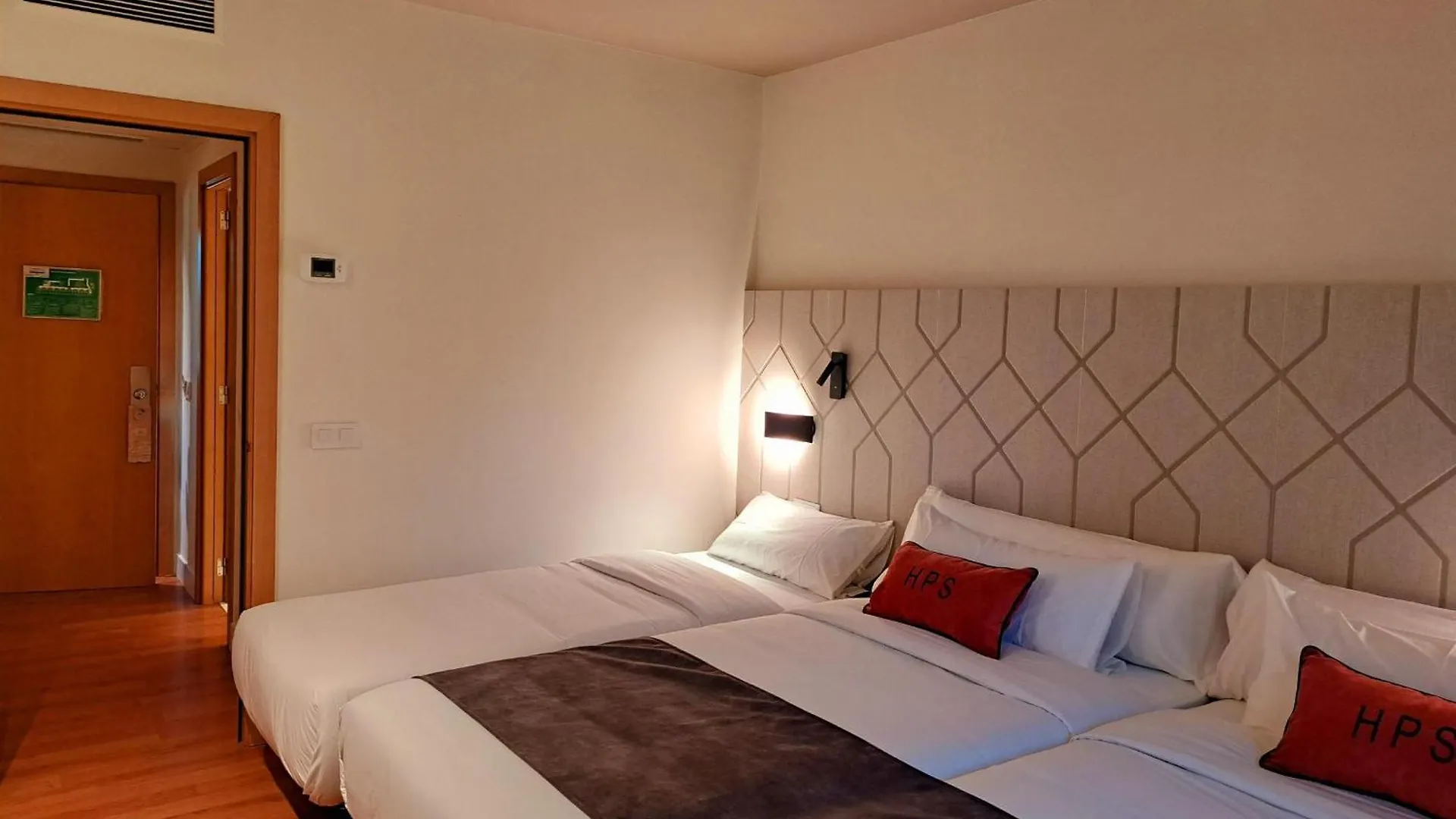 Hotel Puerta Santander 3*,