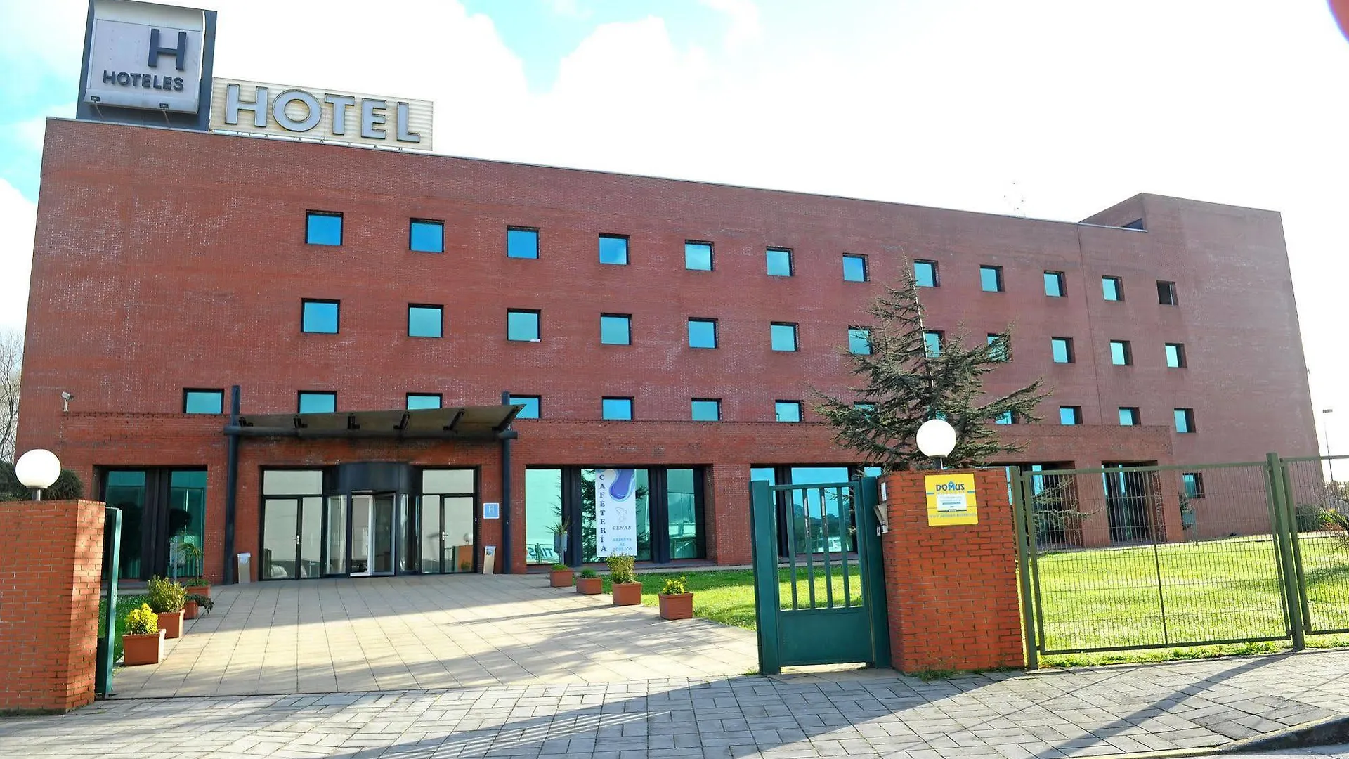 Hotel Puerta サンタンデール 3*,